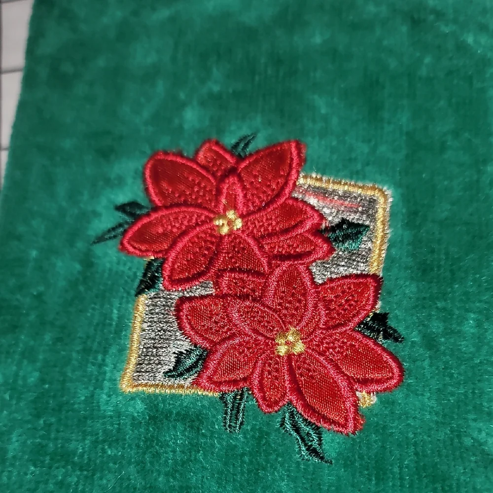 Green Finger‎ Tip Towel with Red Poinsettia Floral Design